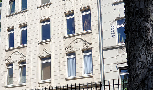Multi-family house listed building Cologne Mülheim with project development building reserve