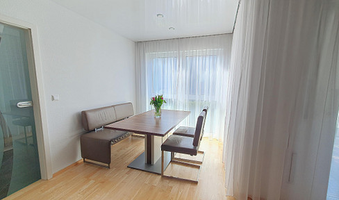 Modern, bright 4-room apartment with high-quality furnishings incl. EBK
