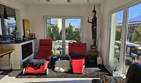 Comfortable DHH in beautiful residential area by the lake