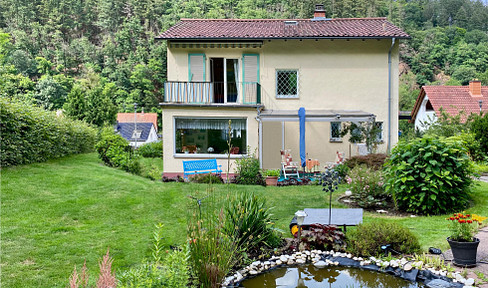 Freistehendes Einfamilienhaus mit großzügigem Garten