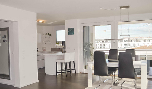 from private - penthouse flair, ready to move in and as good as new, very bright and great view, balcony, EBK