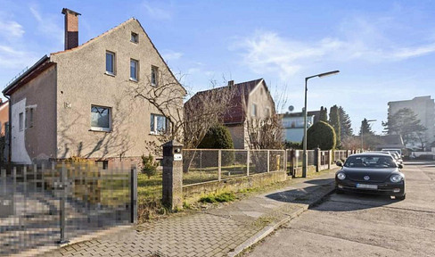 Detached house with spacious garden, sunny terrace and full basement