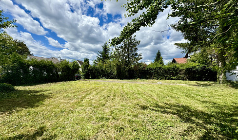 Undeveloped plot in Schwalbach am Ts. near Frankfurt city center