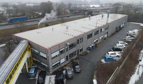 Production hall with offices and excellent transport connections