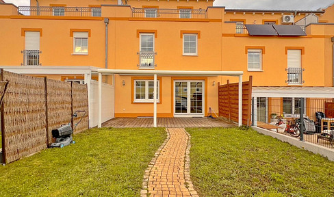 Modern terraced house with walk-in dressing room, skyline view
