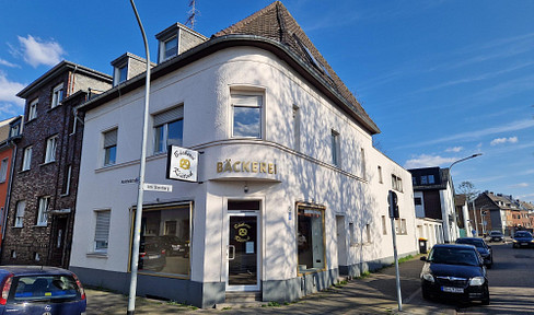 MG, zentrumsnah, sanierungsbedürftiges Haus mit Gewerbeeinheit, 3 Garagen, kpl. frei