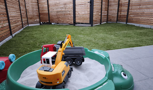 As-new mid-terrace house for rent in a family-friendly location