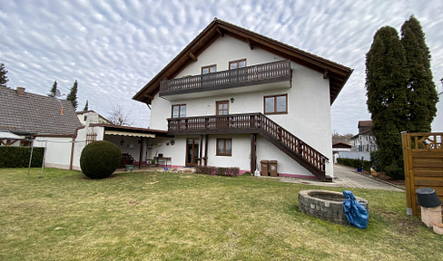 Große Maisonette in einem Zweifamilienhaus mit rießigem Garten in ruhiger Familienlage