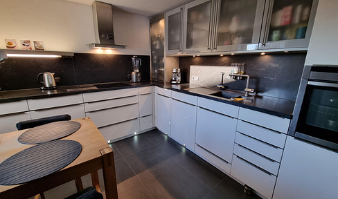 High-quality modernized 3-room apartment with balcony and underground parking near U3/S1/Tram20 - spacious layout