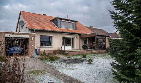 Zweifamilienhaus mit großem Garten in Braunschweig-Schapen