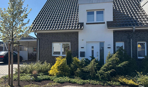 Doppelhaushälfte mit großem Carport und ausgebautem Spitzboden