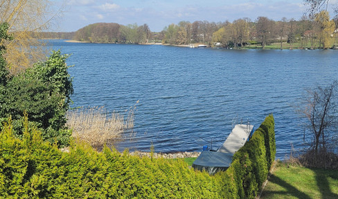 Magnificent building plot with lake view on the western shore of Lake Motzen