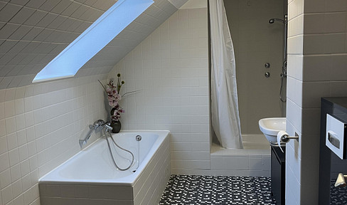 Schöne und gepflegte 2,5-Raum-DG-Wohnung in Mainhausen inkl. Einbauküche