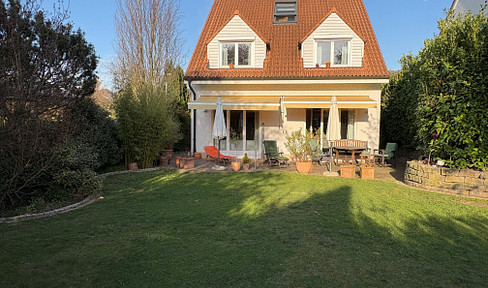 Detached family-friendly EFH in the Siebengebirge nature park near Bonn