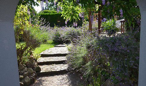 Idyllisches Landhaus am See, mit großer Gartensauna, ruhig gelegen, vor den Toren Berlins