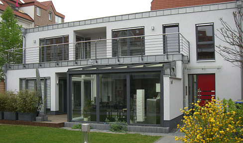 Modern single-family townhouse built in 2007 in the heart of Ehrenfeld, 2x underground parking space, wallbox