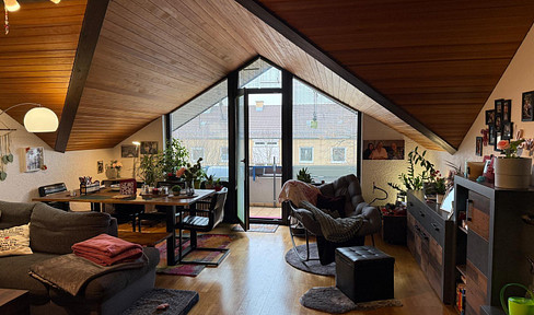 Gemütliche 3-Zimmer-DG-Wohnung mit Bad und Gäste-WC in Augsburg