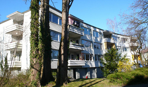 Central, light-flooded 4 room apartment with south-facing balcony in the Musikerviertel district