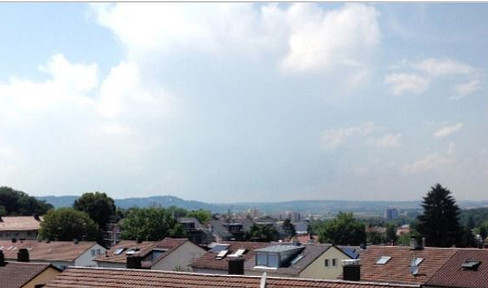 Helle, ruhige 3 Zimmer Wohnung im Grünen mit Fernblick, Balkon und Garage