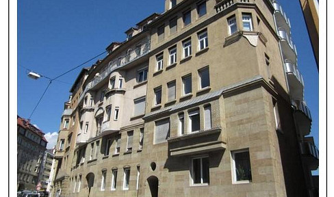 Stuttgart-West: 3-Zimmer-Hanggeschoss-Wohnung im Stilaltbau!
