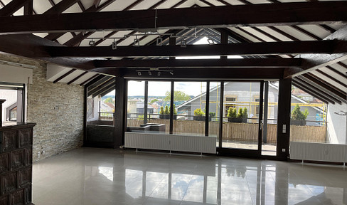 Fantastic top-floor apartment with lots of light and views