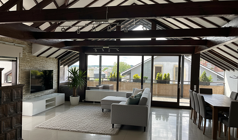 Top floor apartment with lots of light and views