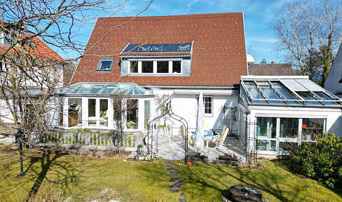 Spacious detached house with lots of potential and beautiful garden.