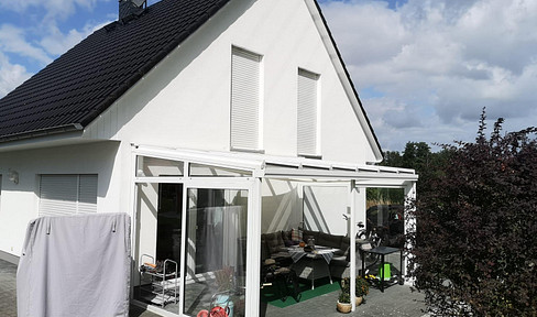 Stylish detached house close to the water and forest