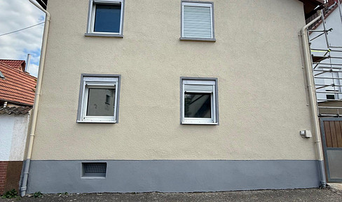 Kernsaniertes Wohnung mit Garage , Garten une Grosser Terasse
