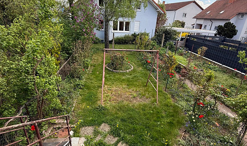 Refurbished apartment in two-family house incl. garden