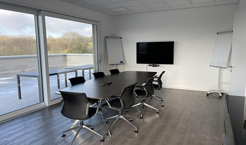 Versatile, barrier-free commercial space in a prime location