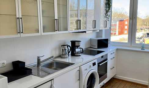 First-time occupancy after renovation: attractive 2-room apartment in Hamburg