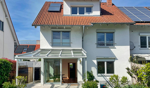 Walldorf-Ost: Schöne Doppelhaushälfte mit Garten, Stellplätzen und Effizienz B