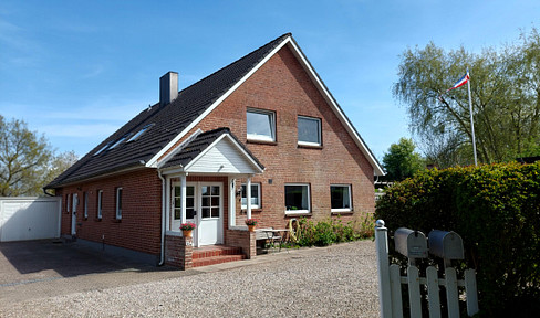 Detached house with separate granny apartment