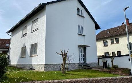 Freistehendes Mehrfamilienhaus mit großem Garten in ruhiger Lage