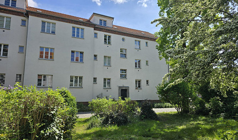 BEZUGSFREI oder vermietet im ruhigen und begrünten Innenhof von privat