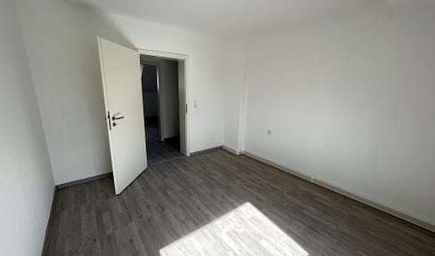 3 Zimmer DG Wohnung (61qm) mit guter Verkehrsanbindung - WG Geeignet