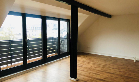 Charmante Dachgeschoss/ Maisonettewohnung mit Balkon