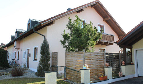 Well-maintained corner terraced house in Pocking | Private sale without commission