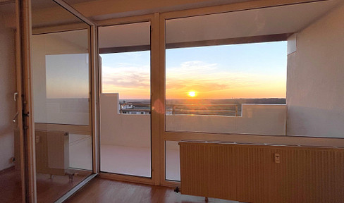 **Freshly renovated 1-room apartment with balcony, kitchen, elevator and fantastic view in Katernberg**