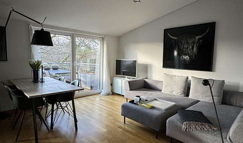 Top-floor apartment in a green setting with high-quality furnishings