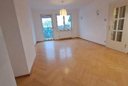 4-Zimmerwohnung mit Loggia in Ruhelage
