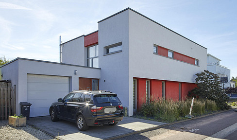 Spacious architect-designed house with optimal south-west orientation