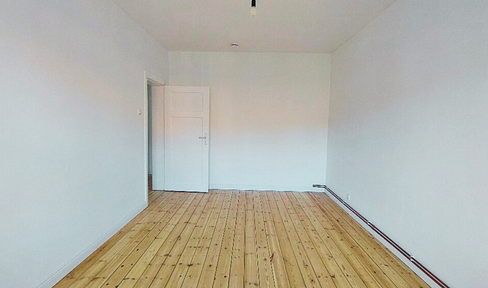 Zentral & Sofort Bezugsfrei! - Frisch renovierte 2-Zimmer-Wohnung mit Balkon & Dielenboden
