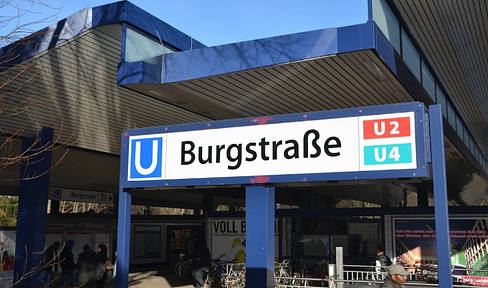 Sofort Bezugsfrei & Zentral - Frisch renovierte 2-Zimmer-Wohnung mit Balkon & Dielenboden