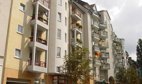 *Capital investment - chic 3-room apartment with balcony and parking space*