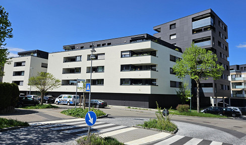 Neuwertige und barrierefreie 3-4 Zimmer Wohnung mit 2 Loggien