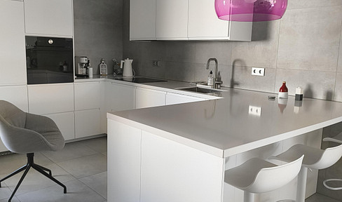 As-new and barrier-free 3-4 room apartment with 2 loggias