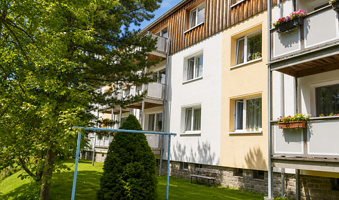 Oberwiesenthal Resort: Attractive 3-room apartment with balcony – quiet location, close to the town center.