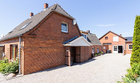 Doppelhaushälfte mit Werkstatt/Atelier